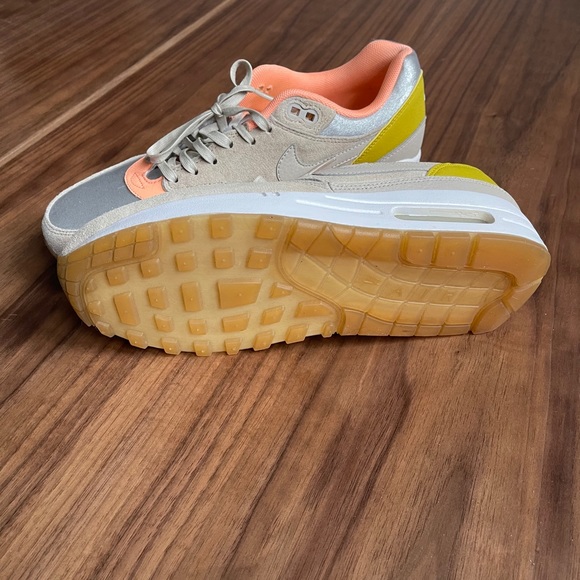 Nike Air Max - Picture 2 of 5